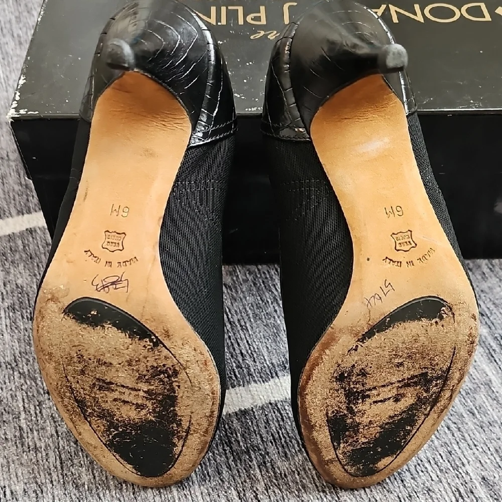 Donald J. Pliner Black Peep Toe Women's Shoes - Picture 3 of 9